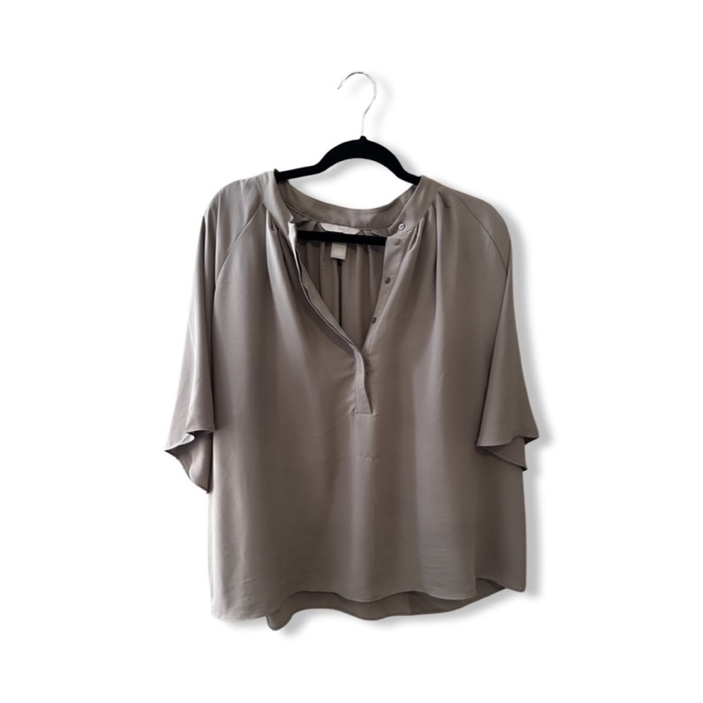 H&M| taupe short sleeved blouse